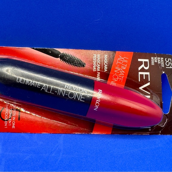 Clearance. Revlon Ultimate All-In-One Mascara - Water Proof - Picture 1 of 3